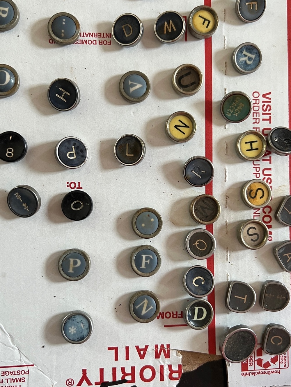 Vintage TYPEWRITER KEYS mixed lot of 46 - Picture 14 of 16